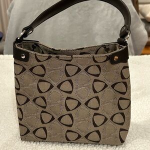 Super cute small Liz Claiborne purse. Excellent condition!!